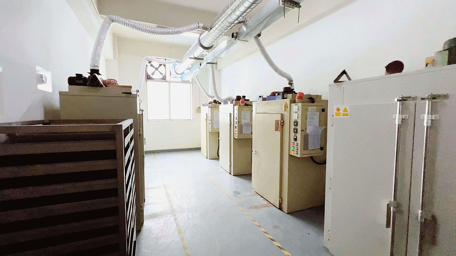 Baking ovens for full vulcanization of silicone parts